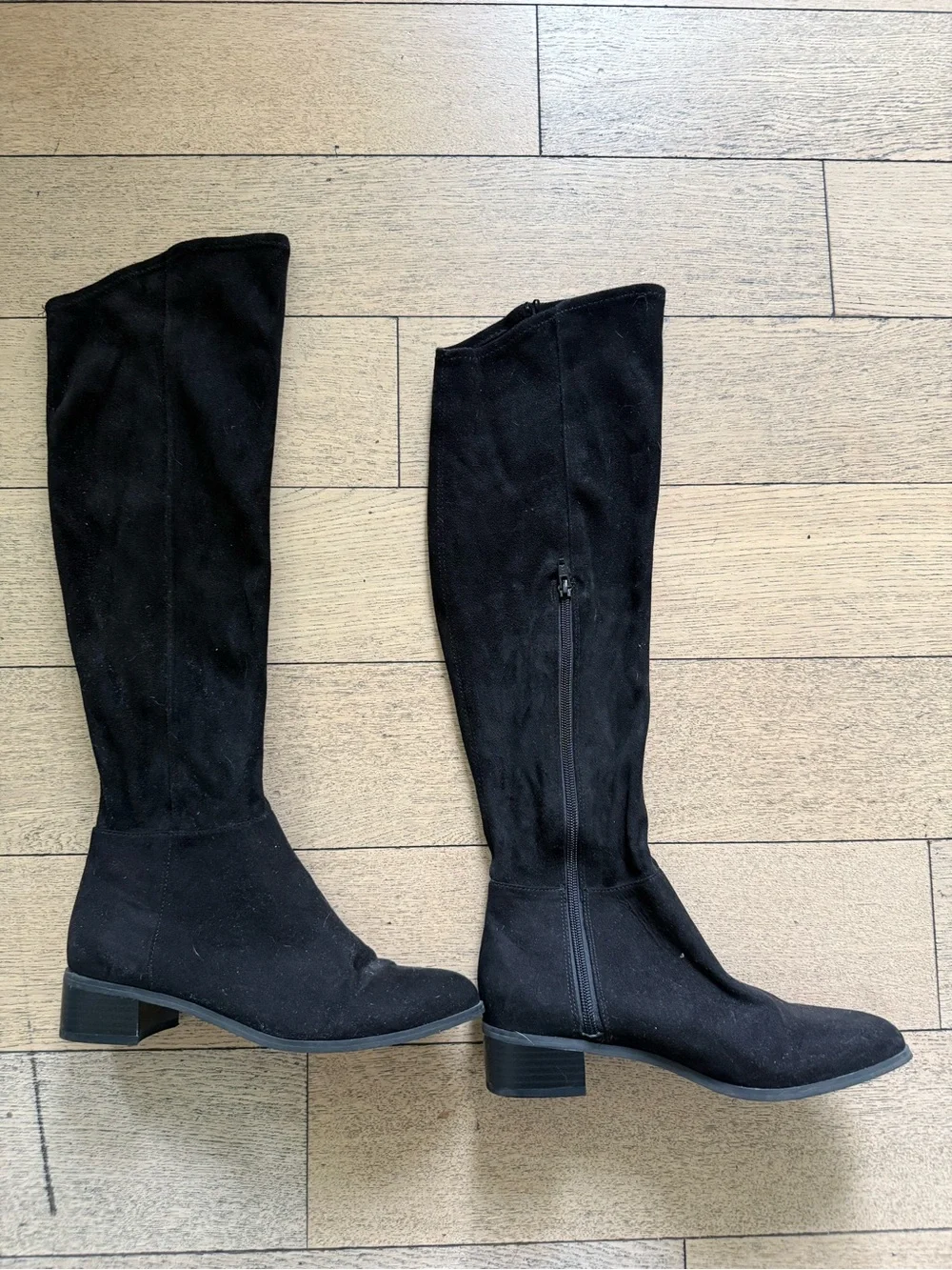 Women's Black Knee-High Zip Suede Boots